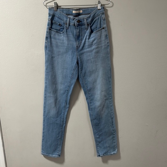 Levi’s 724 High Rise Straight Jeans Size 28 Light Wash Classic Denim #566 - Picture 1 of 9